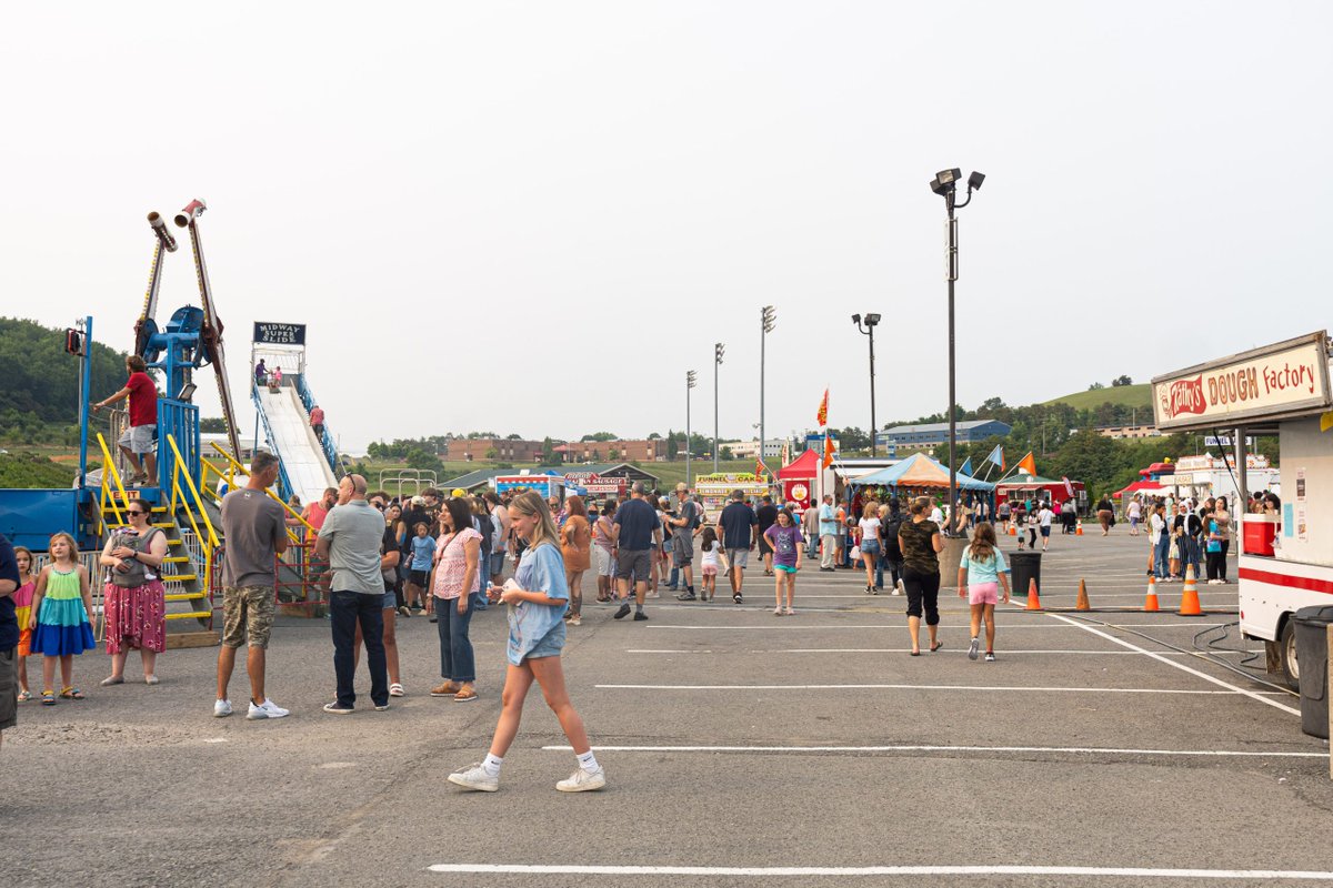 DominionPostWV's tweet image. "Excitement continues at the Mon County Fair through Saturday"

Read More: dominionpost.com/2023/08/03/exc…

Photo Credit: Staff Photojournalist, Benjamin Powell

 #MonCountyFair #CarnivalRides #LivestockShows #CountyFairLife #SummerFestivities