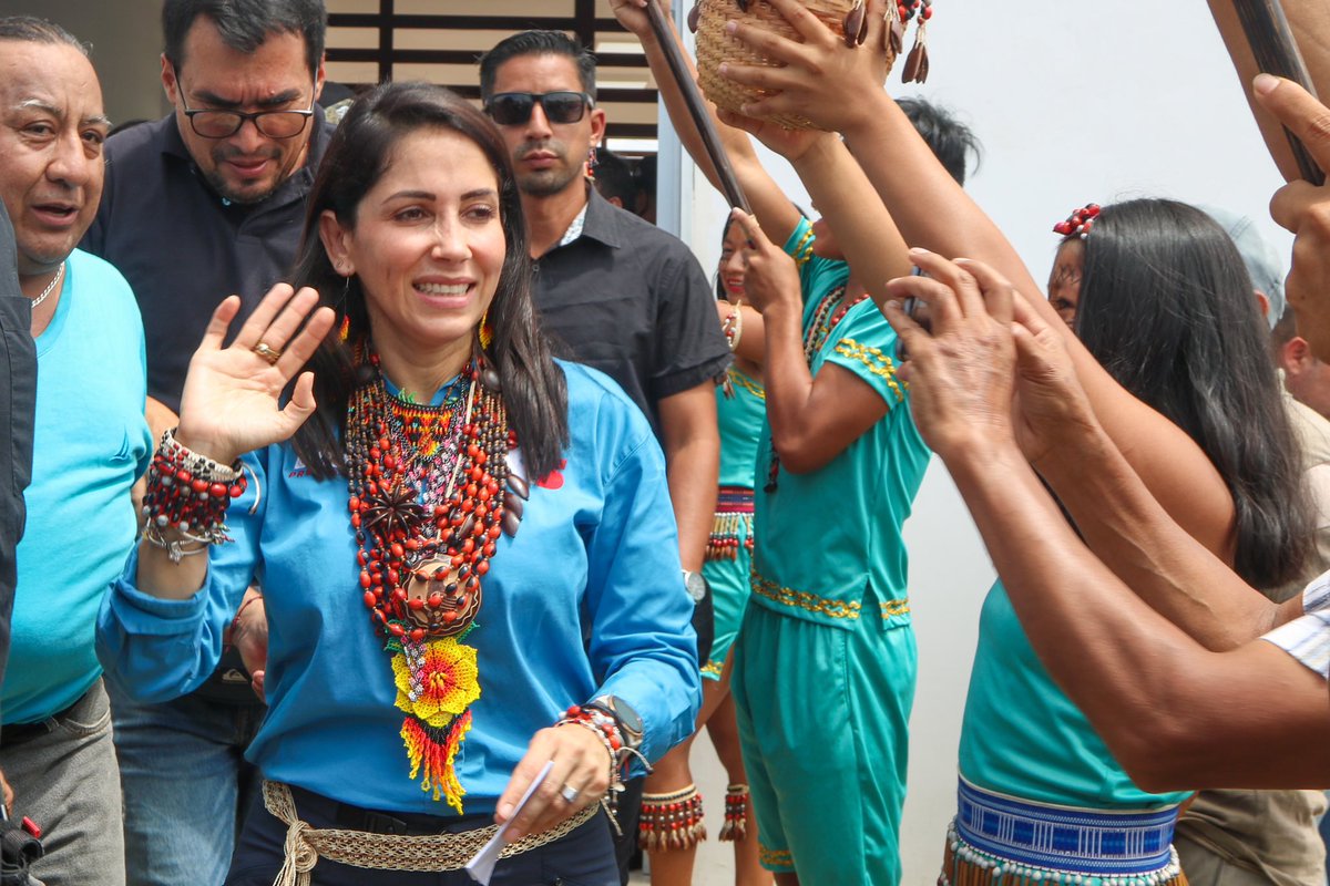 LuisaGonzalezEc's tweet photo. Nosotros sí vamos a brindar atención digna e integral a nuestros pueblos amazónicos y de todo el país. 

¡Vamos juntos por el #ResurgirDeLaPatria! https://t.co/Tk054GWE6J