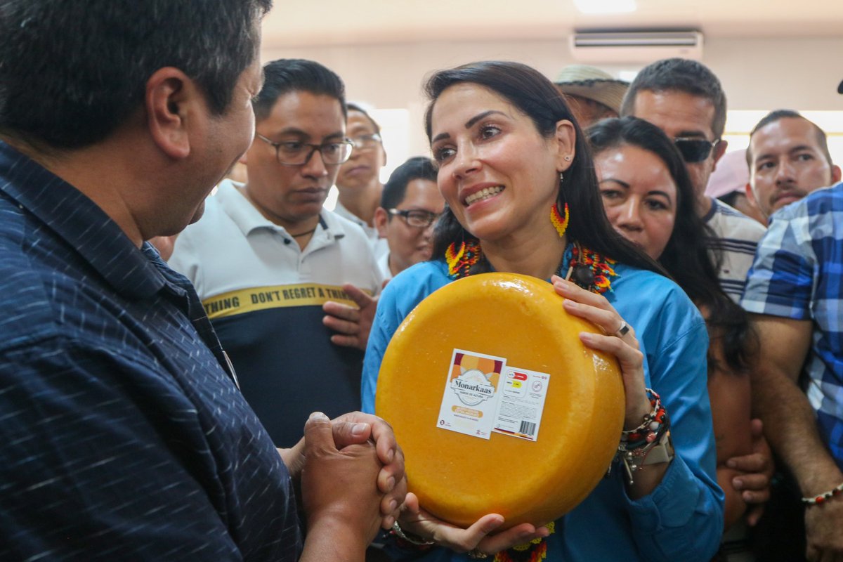 LuisaGonzalezEc's tweet photo. Nosotros sí vamos a brindar atención digna e integral a nuestros pueblos amazónicos y de todo el país. 

¡Vamos juntos por el #ResurgirDeLaPatria! https://t.co/Tk054GWE6J