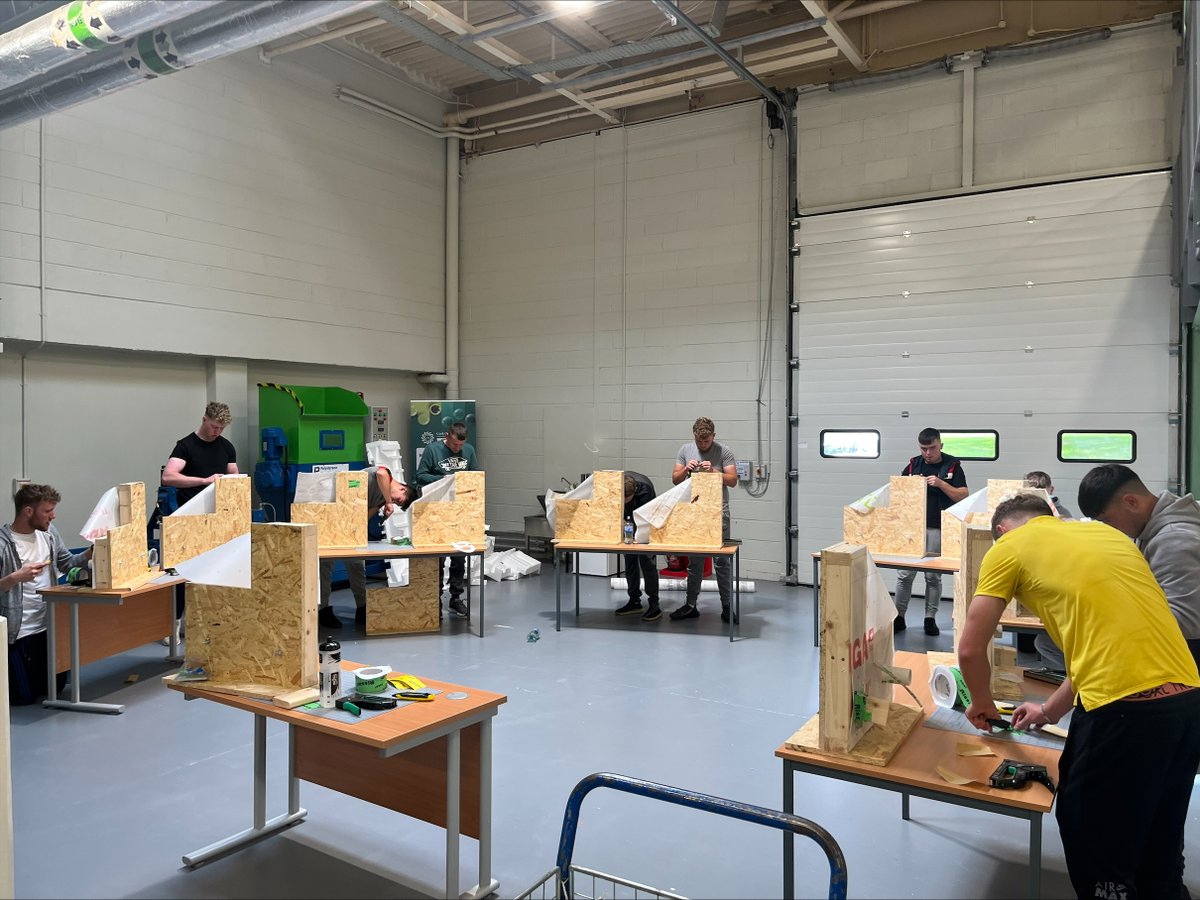 FETBishopstown's tweet image. Delighted to welcome Bricklaying &amp;amp; Electrical Phase 2 Apprentices to our #NZEB Centre of Excellence. They gained knowledge  in principles of NZEB, Air Tightness, Continuous Insulation, Thermal Bridging &amp;amp; Modern Methods of Construction  @CorkETB  @SOLASFET @apprenticesIrl