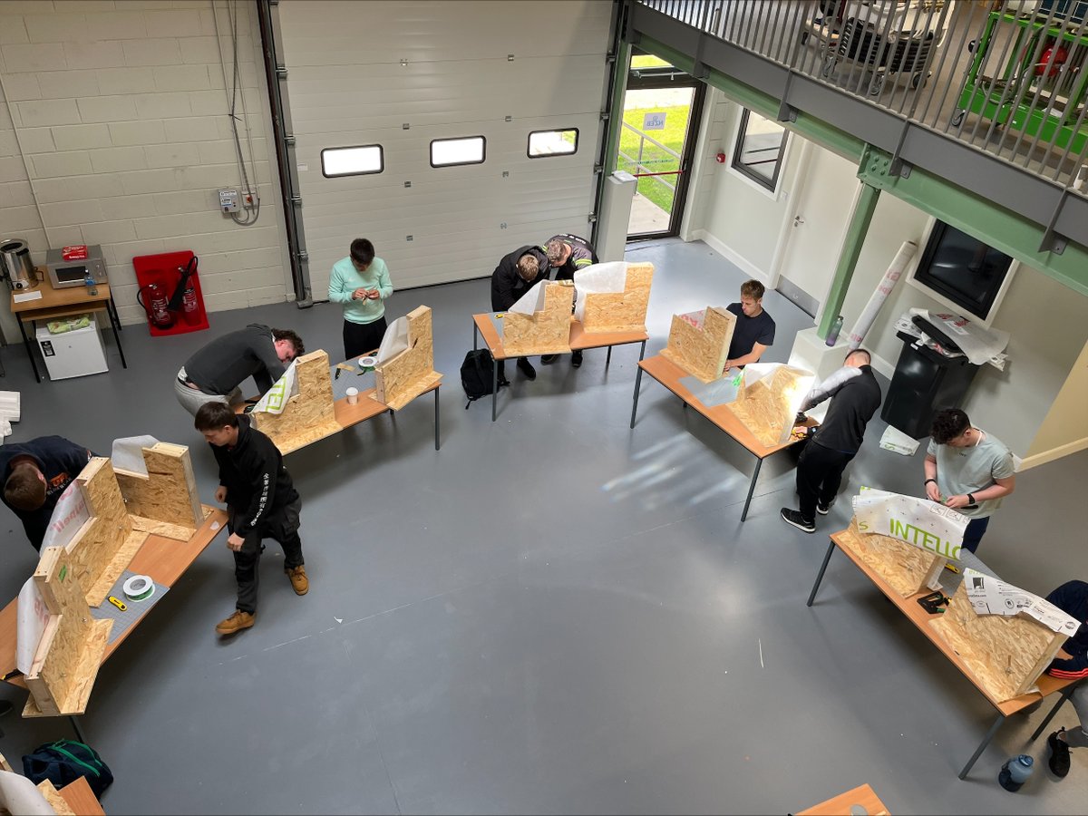 FETBishopstown's tweet image. Delighted to welcome Bricklaying &amp;amp; Electrical Phase 2 Apprentices to our #NZEB Centre of Excellence. They gained knowledge  in principles of NZEB, Air Tightness, Continuous Insulation, Thermal Bridging &amp;amp; Modern Methods of Construction  @CorkETB  @SOLASFET @apprenticesIrl