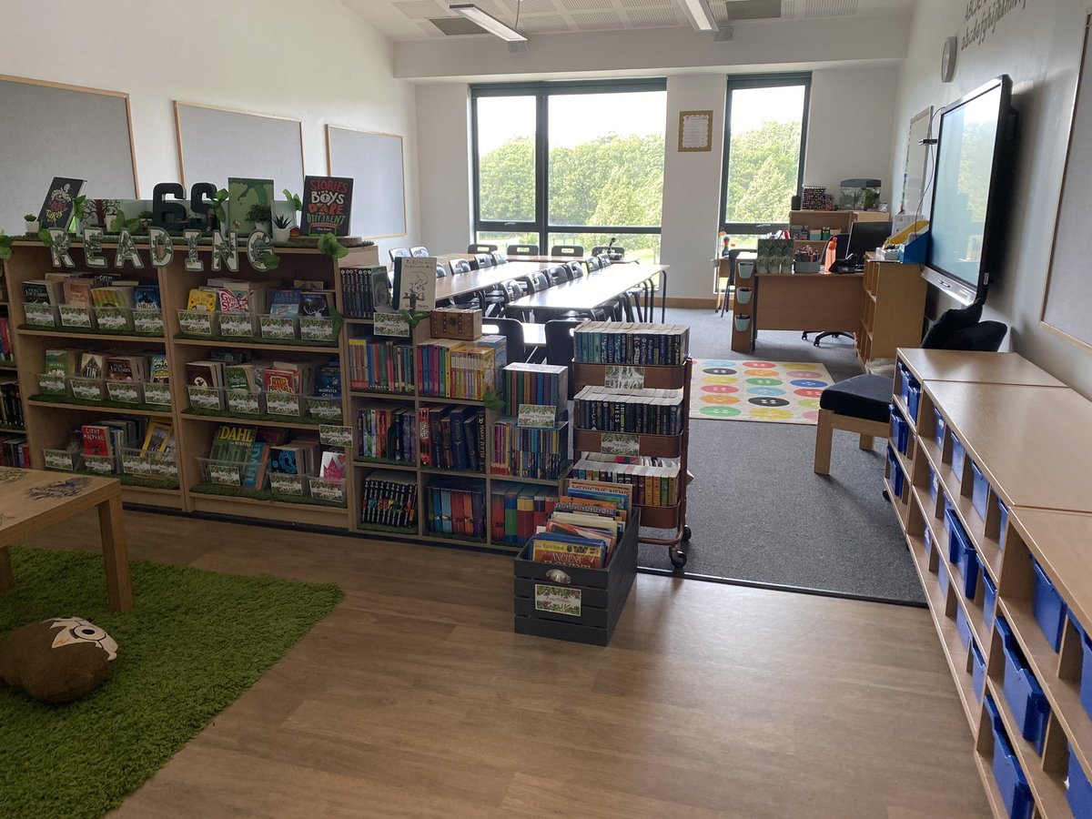 _Miss_Simmons_'s tweet photo. First few days of hols - classroom moved and nearly sorted. Few weeks off now before the real work starts. Have a lovely August teachers 👩🏼‍🏫 ☀️ 🍹 #education #teachersoftwitter #teachertwitter https://t.co/2WiFbm2lw1
