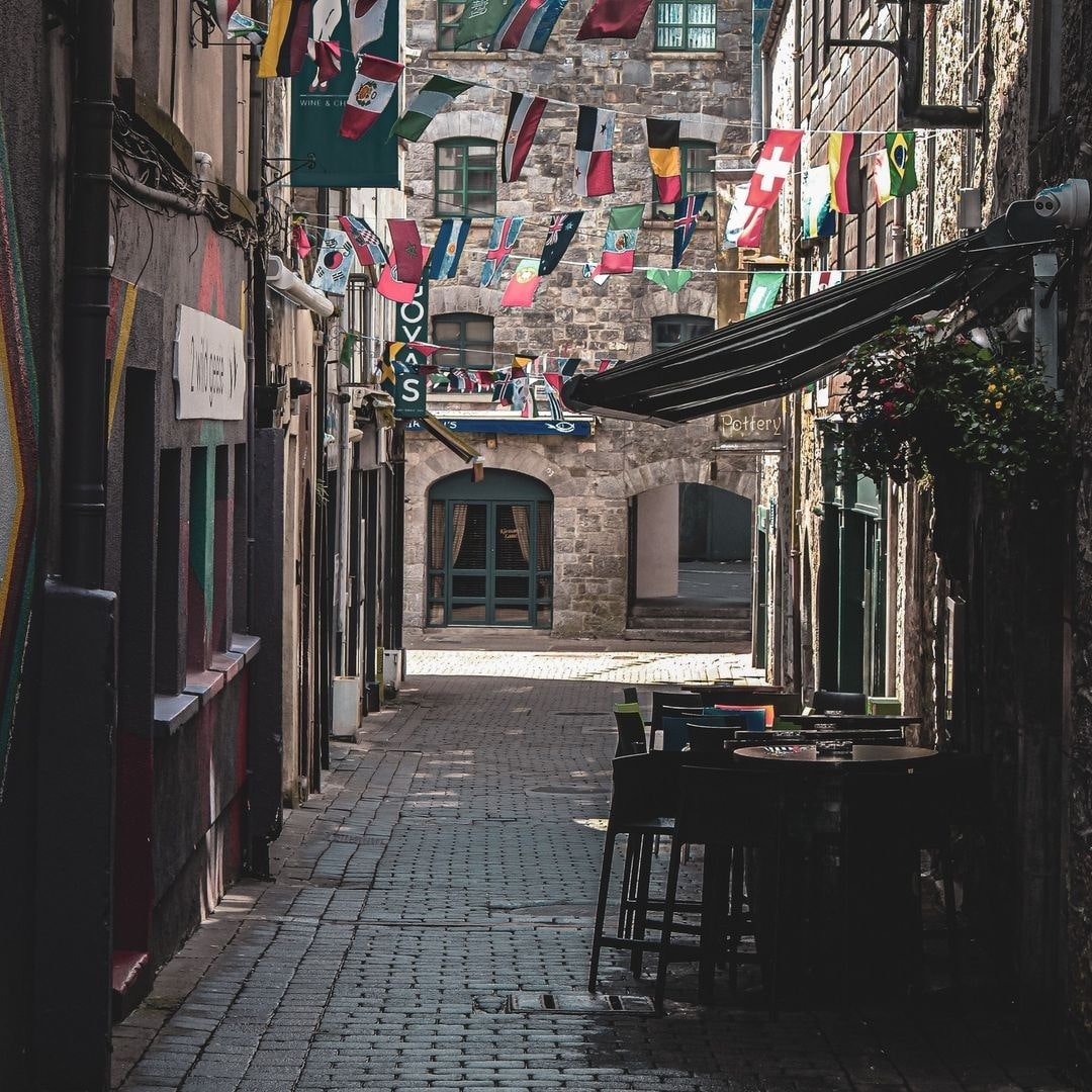 visit_galway's tweet image. Like a window into the past... Kirwan's Lane is one of the few remaining examples of the old medieval streets of Galway! 😍❤️

📸 Krystian Photography
📍 Kirwan's Lane, Galway

#Quaint #KirwansLane  #MedievalGalway #LoveGalway #AmazingPlaces #History #Galway #Ireland #VisitGalway