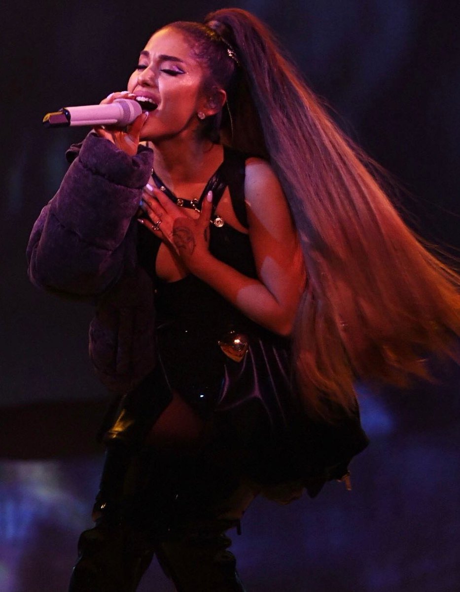 swtbaemoon's tweet photo. i miss this ariana grande https://t.co/oS6ZRpSFil