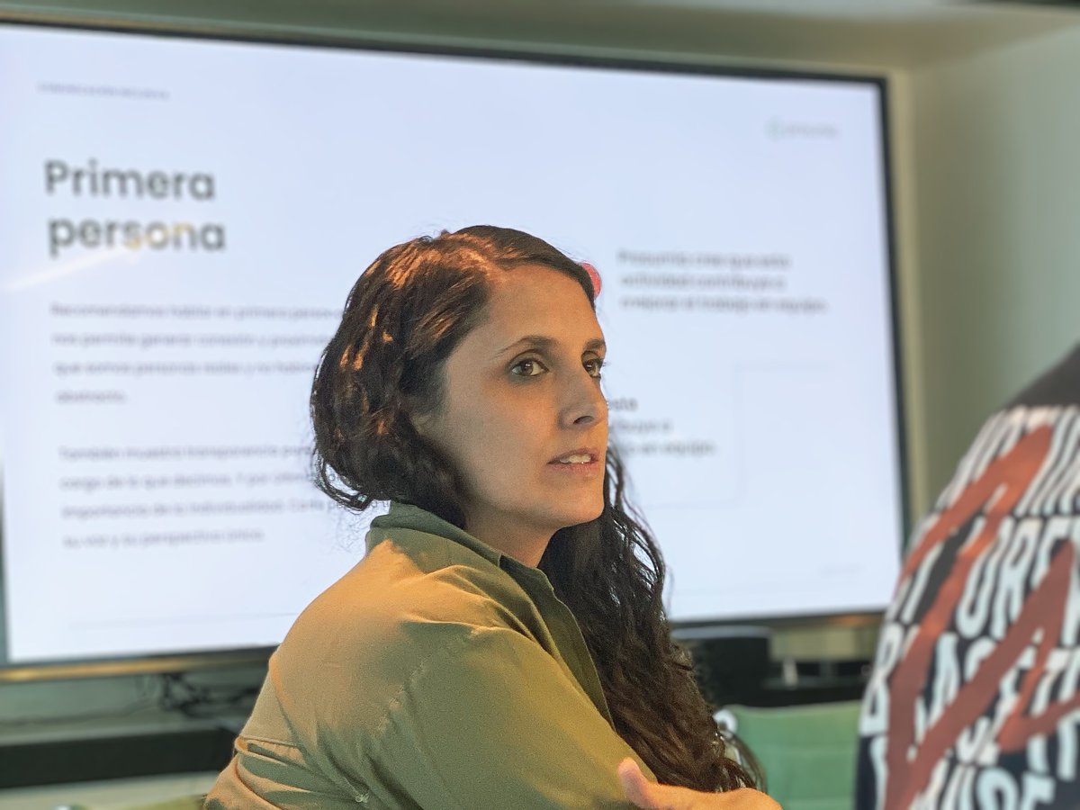 prosumia's tweet photo. Gracias a Lucia Ortellado (Design Team Leader) y a Iñaki Ibargoyen Garro (Community Manager) por guiar este encuentro y por ayudarnos a comunicar desde la empatía en nuestras presentaciones y en nuestro día a día.  ✅

#Comunicación #Design #Team https://t.co/ofk1B95jcL