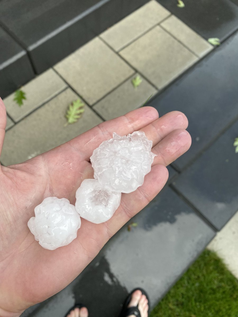 RegularMatt's tweet image. That was an intense 3 min in Stittsville.  #ONStorm #ottnews