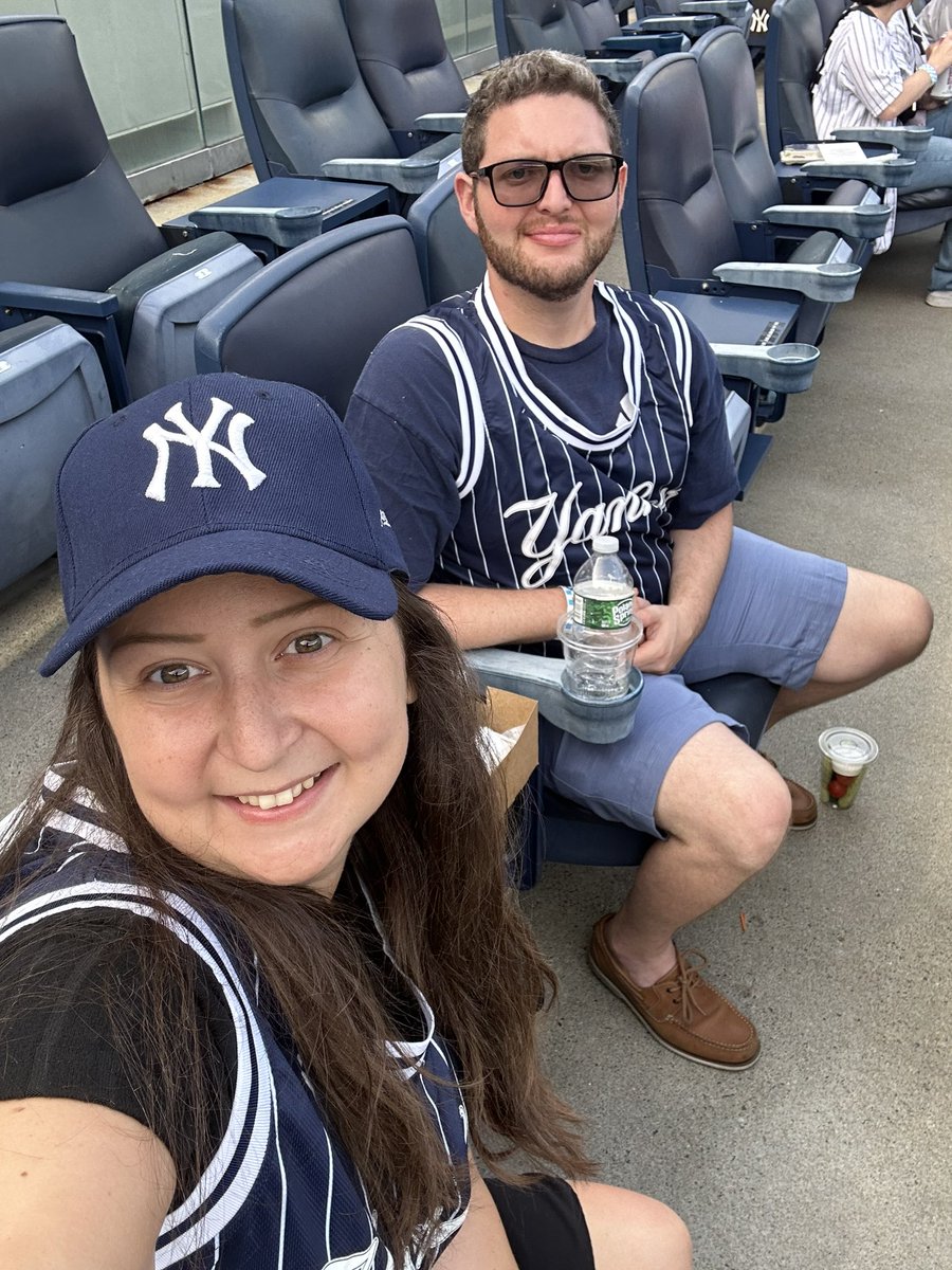 Reppin our brand new basketball jerseys 🔥#RepBX <a href="/Yankees/">New York Yankees</a> #NYY