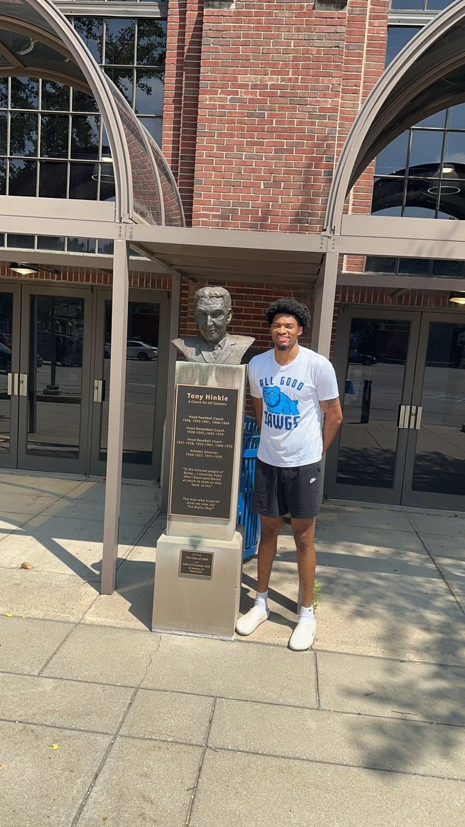 jal_en's tweet photo. Thank you to @AllGoodDawgs for the partnership we were able to create this past year. Huge shoutout to @MLKCenterIndy for allowing me to create a connection with their organization. Looking forward to more success in the future!! https://t.co/Fq3vaBcWTl