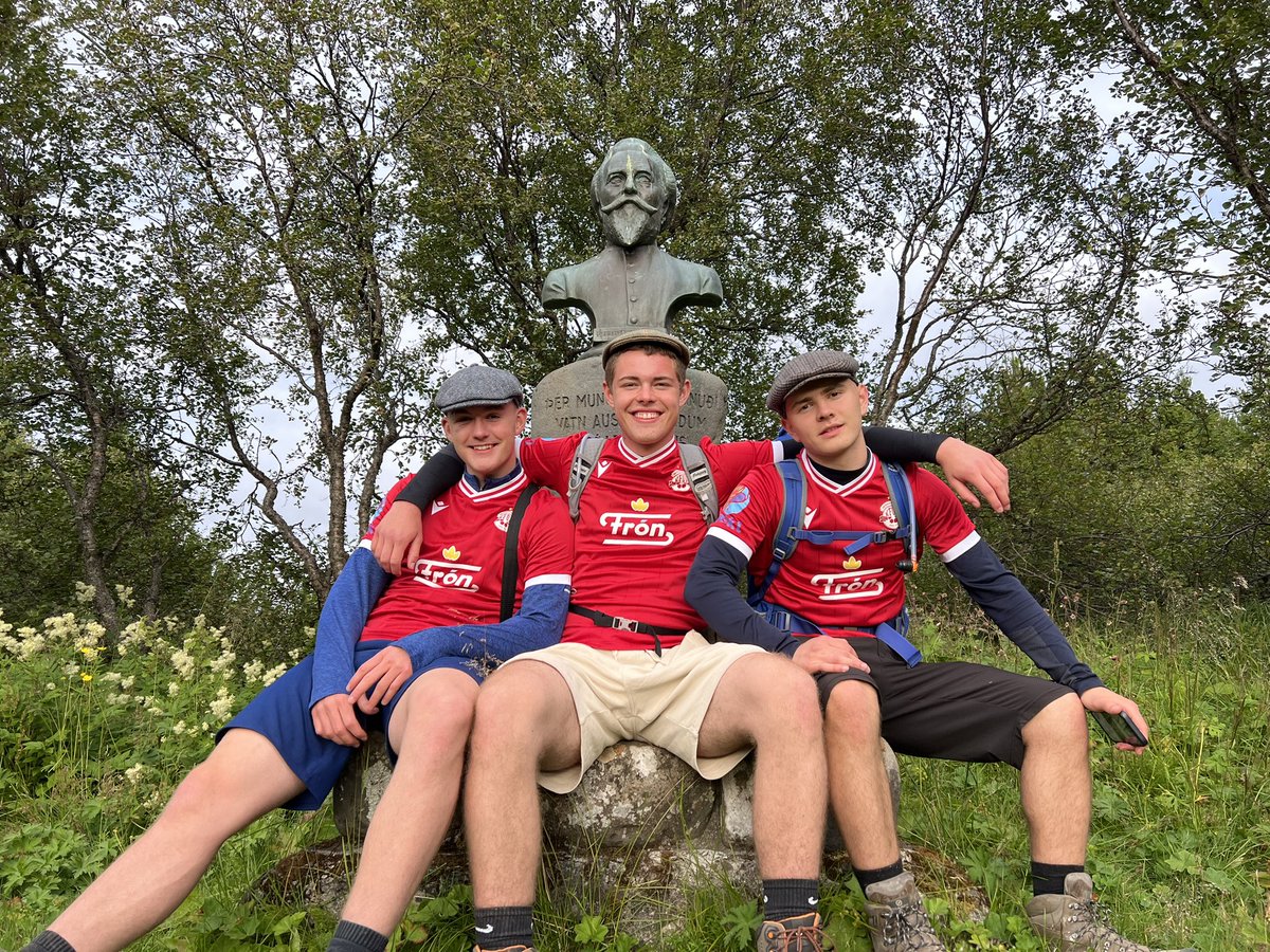 Eftir 2 daga og 55 kílómetra þá erum við KOMNIR!!!!

Við þökkum ykkur kærlega fyrir stuðninginn og samfylgdina.

Áfram að markinu!