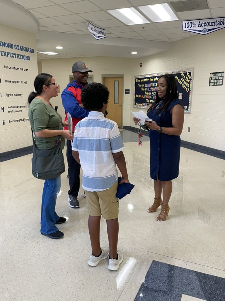 DentMiddle's tweet photo. We are so excited to see our new and returning Blue Diamonds at our Dash registration 🤗 If you are not here yet, please come and see us!!! @tamashford @Mewilli1 @MurnerTrent @DSingleton_DMS @AMichiaels1 @RichlandTwo https://t.co/yeTsR2vRMy