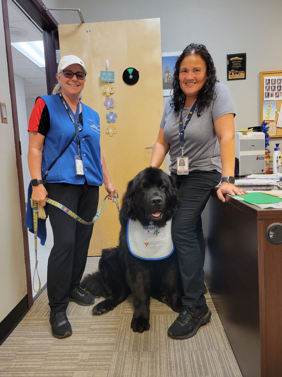 COSAirport's tweet image. 🐾 We love when our furry friends in our #PAWS4COS program stop by! 

🐕 Boomer stopped by for a few pets and ear scratches today!