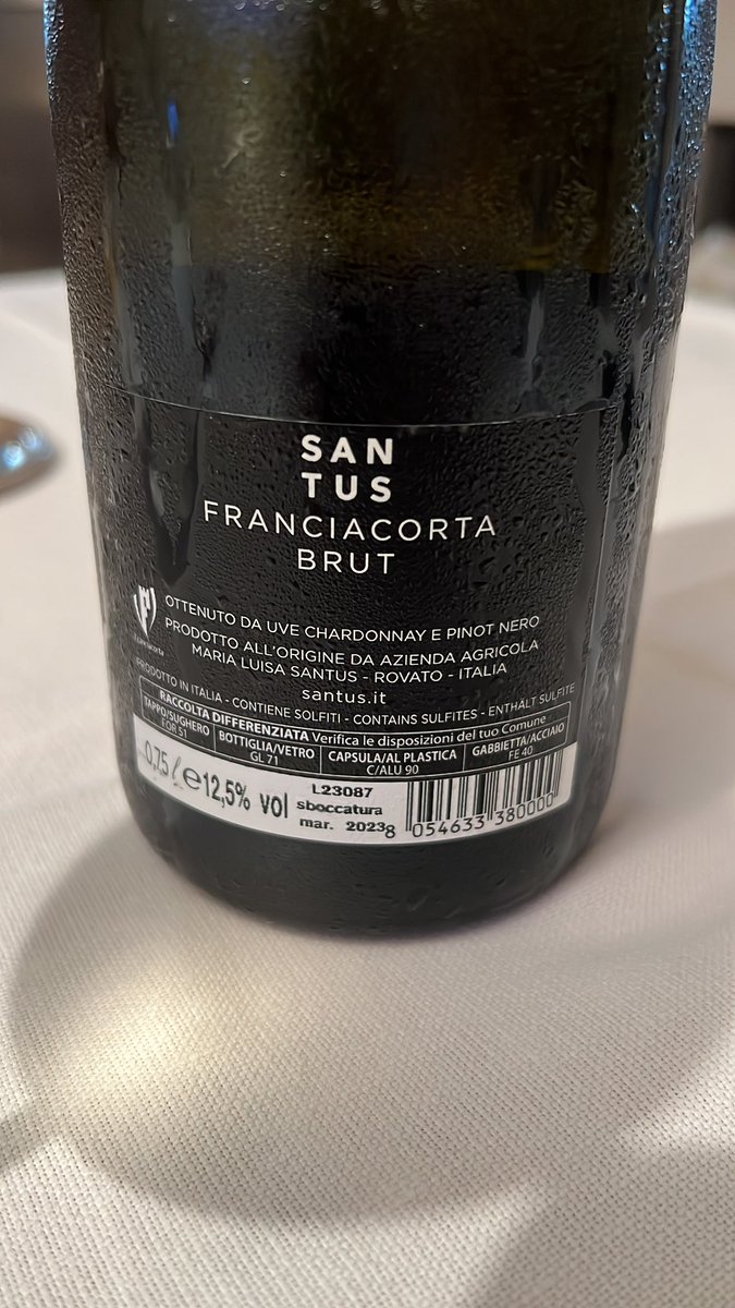 giovanni_barba's tweet photo. finita l’ultima #Mosnel , sparito anche #Dogma di BorgoM
Stasera sono andato in crisi . Poi #Manetta detto il maresciallo , un amico ristoratore , mi ha mollato questo per 40€ .
Mai bevuto …@CinziaBonfa che mi dici ? https://t.co/GvkgnQfsOy