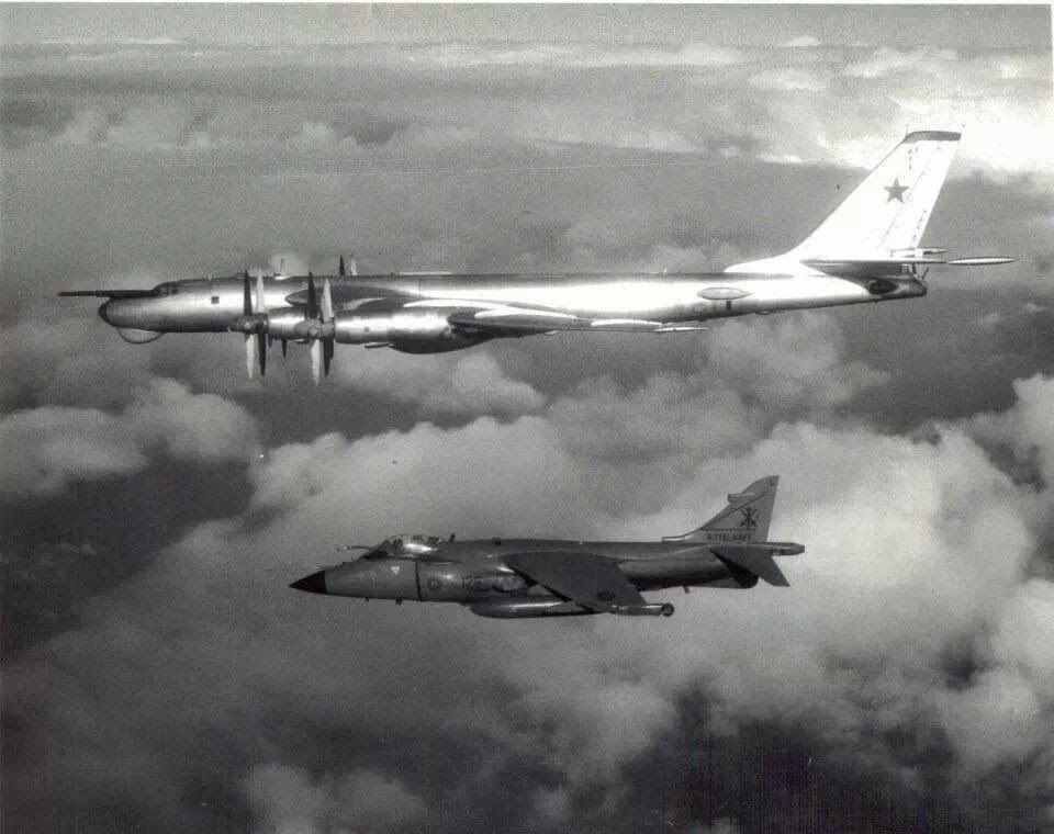 PopsMcCrill's tweet photo. @HarrierPres 1984(ish) Sea Harrier 800NAS intercepting a Bear. #SHAR #800NAS #Harrierpres 👍 https://t.co/8lzTivA2pi