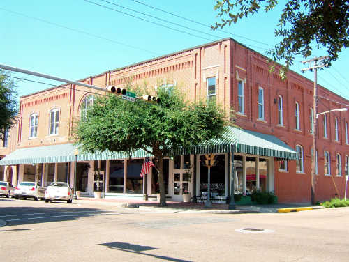 We had the opportunity to help throw our wonderful friends and Chamber members, Deb and Rob of Central Perks, an impromptu retirement celebration! Come out and join us as we send one of Marshall's favorite restaurants off on their newest adventure.

Tomorrow at 2PM!