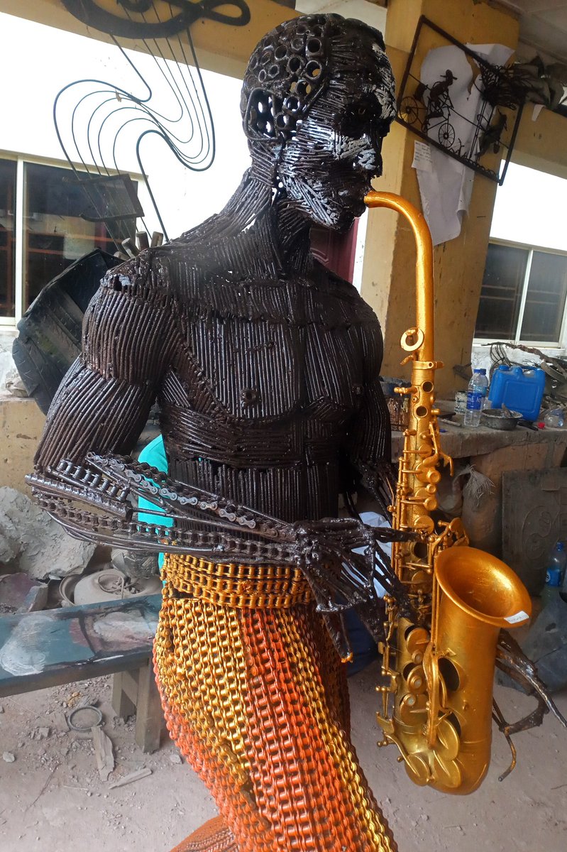 Chrisbrownie47's tweet photo. I just hope this gets the engagement I need right now, made this for my SIWES program defense... it's called King of Afrobeat(Fela) I'm a final year student of Unizik and I'm looking forward to selling this off so as to offset some pressing bills. It's 100% metal 

Arrested https://t.co/nK8hEGB53c