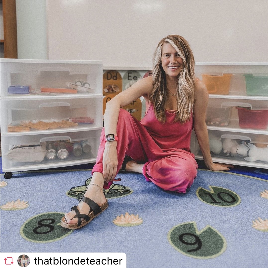 Sterilite_Corp's tweet image. Sterilite's Wide 3- Drawer Cart is the perfect addition to any classroom! Spacious and clear drawers for easier accessibility. Plus, the casters allow the cart to be moved wherever needed! 🤩✔  
#sterilite #sterilitenation #lessmess #classroomstorage #organization #teacherhack