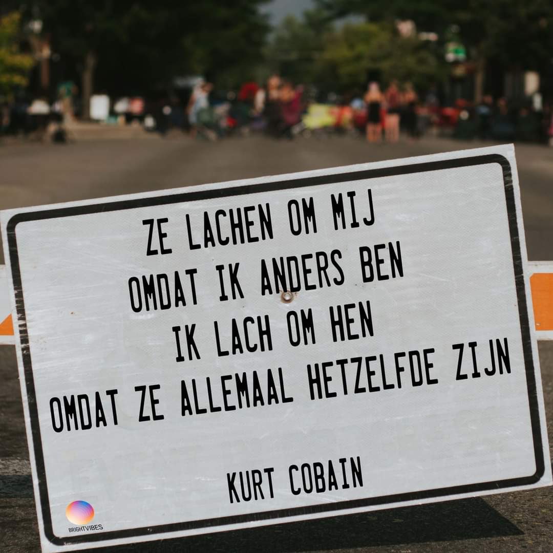 denkanders's tweet photo. ‘Ze lachen om mij omdat ik anders ben; ik lach om hen omdat ze allemaal hetzelfde zijn.’ - Kurt Cobain
#thinkdifferent #change https://t.co/j3f3m8hHyQ