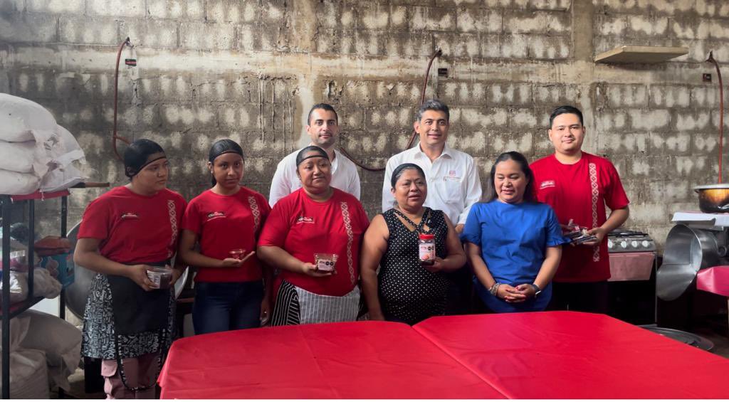 RaulRuizRobles's tweet photo. La Chinantla es una pequeña fábrica de mole y frijol en pasta y semillas botaneras que pertenece al programa #OrgulloOaxaca que abandera la @DesEconomicoOax y tuve el honor de conocer en #Tuxtepec https://t.co/nXMVHASchJ