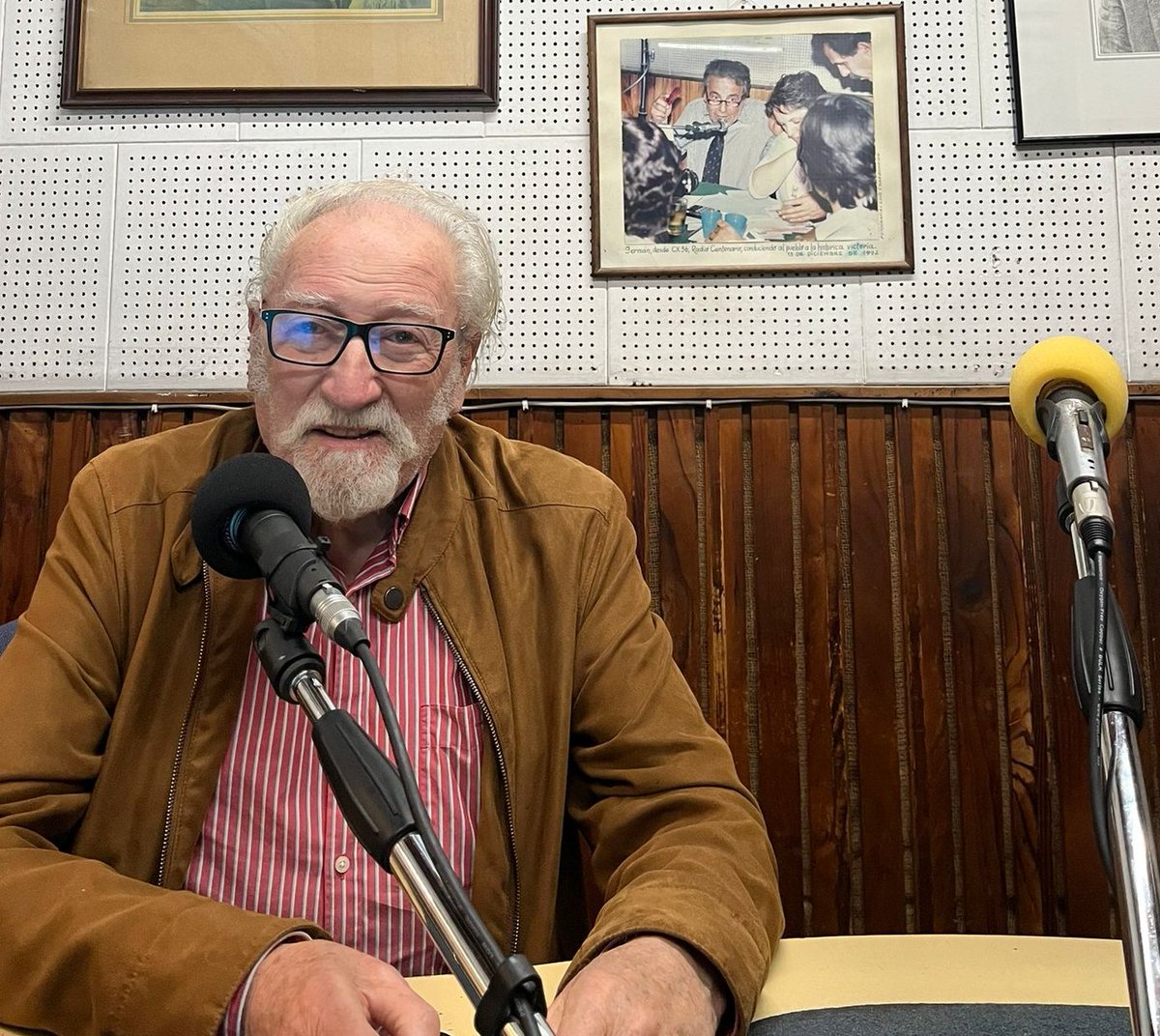 Centenario1250's tweet photo. Recibimos en la tarde de la 36 al actor, director y dramaturgo Walter Acosta para hablar sobre su unipersonal “El último Molino”.  Únicas dos funciones este jueves 3 y viernes 4 20:30hs en el Auditorio Vaz Ferreira.
▶️ https://t.co/hj9Lqvmpvr https://t.co/erxAuRGS43