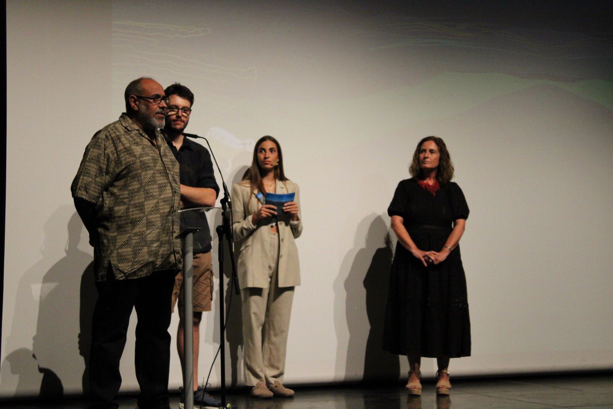 Mostremp's tweet photo. 📽️Aquest vespre hem donat el tret de sortida a la 12a edició del festival!

👏🏻Hem gaudit d'un muntatge que ha combinat teatre i vídeo de la Cia. A Galet i hem acabat amb la projecció del film "Eo" de Jerzy Skolimowski. 
@AjTremp @ConsellJussa https://t.co/P7BVcbFfZl