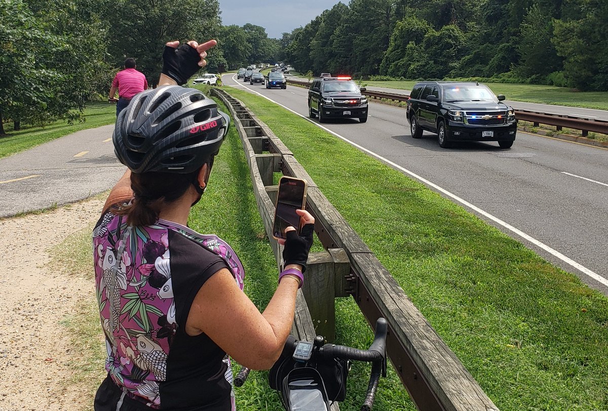 20024_db's tweet photo. Cyclist offering the Trump motorcade heading into Washington DC a warm welcome https://t.co/3DJDM6dUlA