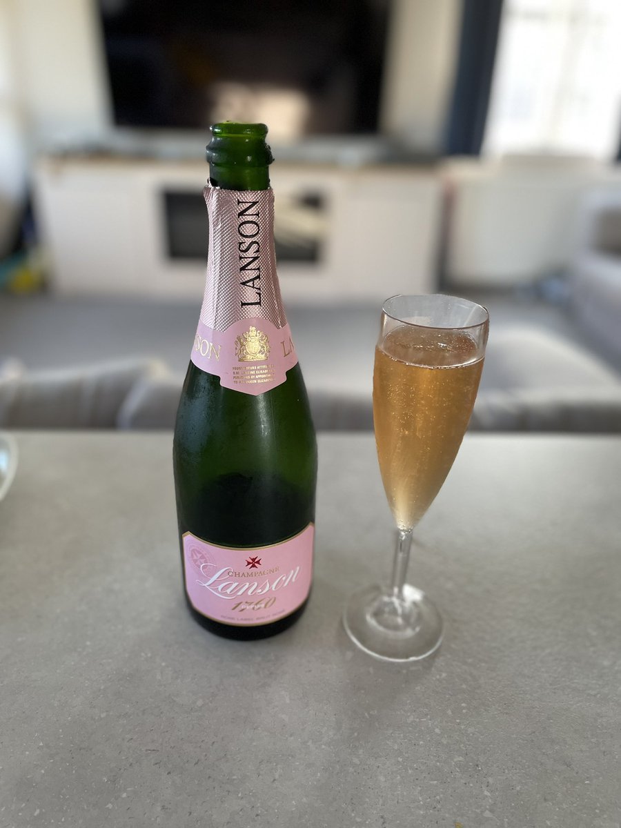 ZoeMumto2's tweet photo. “Happy Birthday to me!” 🥳🥰#HappyBirthday #ChampagnePoppin #cherryhoneymead #bellinis https://t.co/P6H5TkxL27