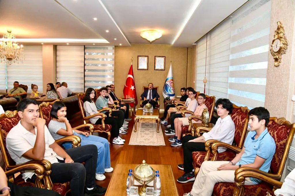 MersinValiligi's tweet photo. Vali Ali Hamza Pehlivan LGS Birincisi Olan Öğrenciler Ve Aileleriyle Bir Araya Geldi
https://t.co/no1QWlkY1C https://t.co/vDmlx5TDKd