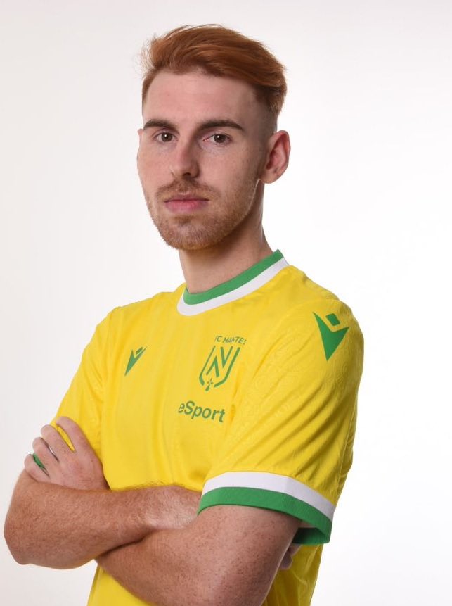 Cursorr_'s tweet photo. Après une belle année passée sous les couleurs du @FCNantes c’est l’heure pour moi de partir 🐥

Très content de cette saison notamment avec le TOP3-4 @eLigue1UberEats 

Merci à tous pour votre soutien cette saison ! Et merci à @FCNantesEsports @AdrienViaud 

@FaucheurFIFA ❤️ https://t.co/aCXmZjhjn7