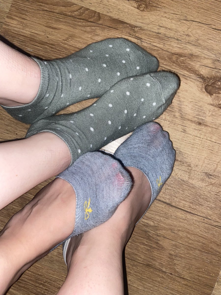 teengoddesses8's tweet photo. Dwie piękne młode Panie chcą cię wykorzystać 🔥👑
#findom #femdom #feetfethish https://t.co/twpgoHQkVy
