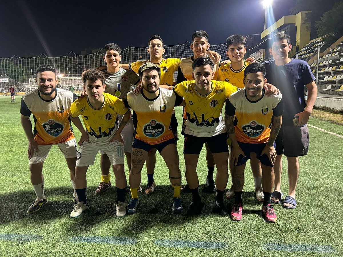 Astonbirra022's tweet photo. •AMISTOSO DE PREPARACIÓN•
Contra los amigos de @elpueblofc 🤝🏽

3/3👏🏽✅
@ligadetuiteros 🔜😎⚽️ https://t.co/A0qoEbLaHu