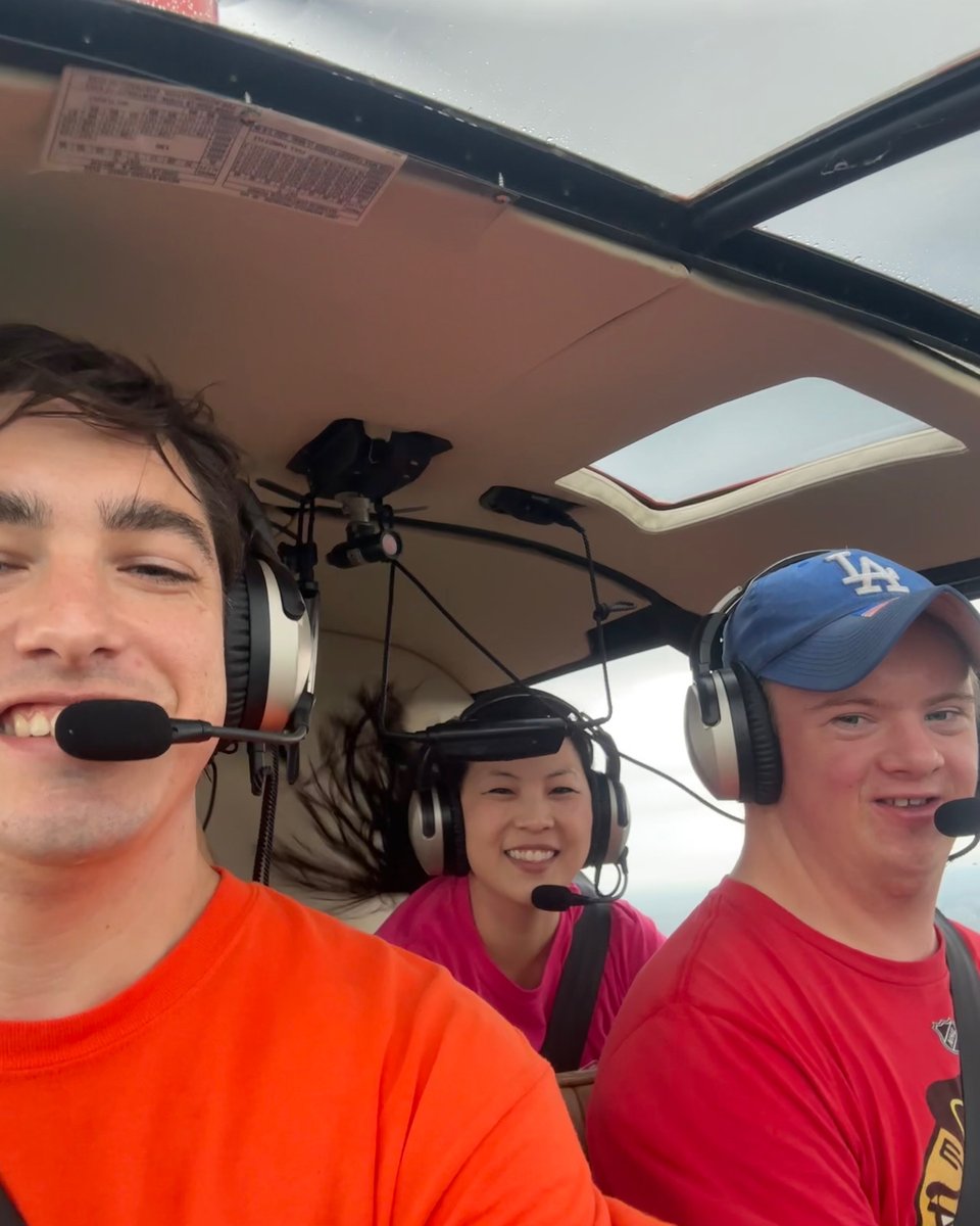 AnAdultHunter's tweet photo. Helicopter ride for my brother and fiancé. First time fliers sit up front!

#Helicopter #tour #aviation #fly #heli #pilot #lifestyle #vacation #lightspeedzulu3 #lightspeedaviation https://t.co/b2Eqk9ygVq
