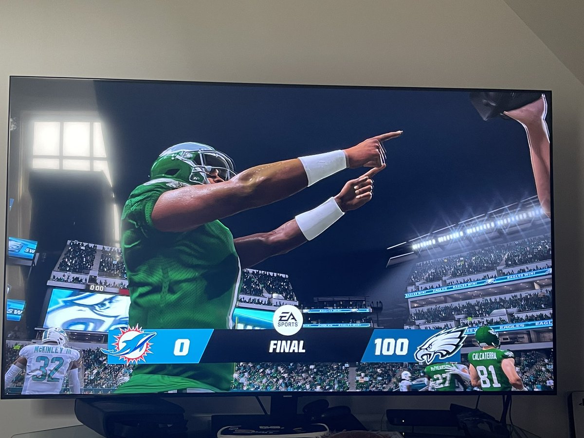 Playing Madden with my 9-year old. 

Sometimes the boy needs to learn life isn’t easy. 🦅