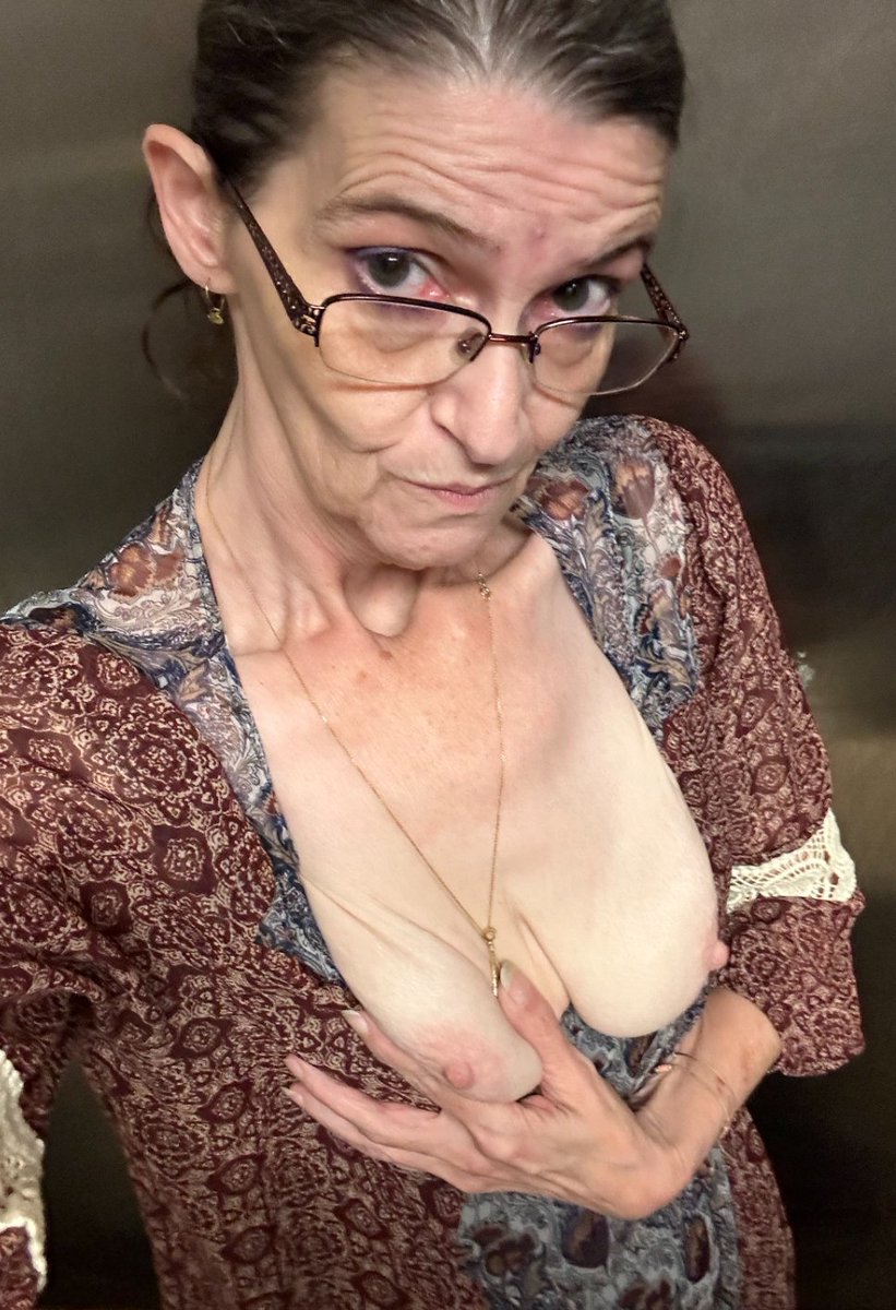 Marcloveoma's tweet photo. Liza 73yo..skinny and saggy granny https://t.co/jc8vD35KsY