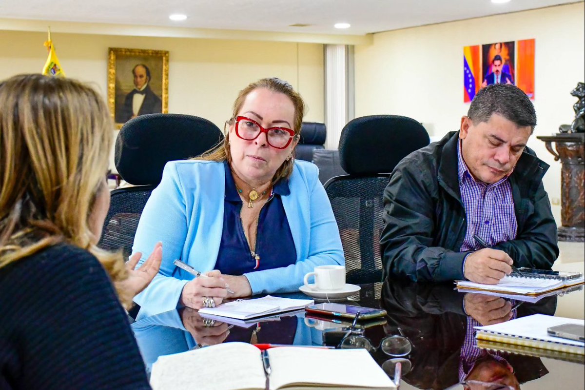 Reunión de alianza estratégica junto al @Incesocialista y la Universidad Nacional del Turismo representada por la diputada @AzucenaJaspe_.  Juntos estaremos habilitando unos espacios para la formación de los próximos profesionales en el área técnica-profesional. 

@NicolasMaduro