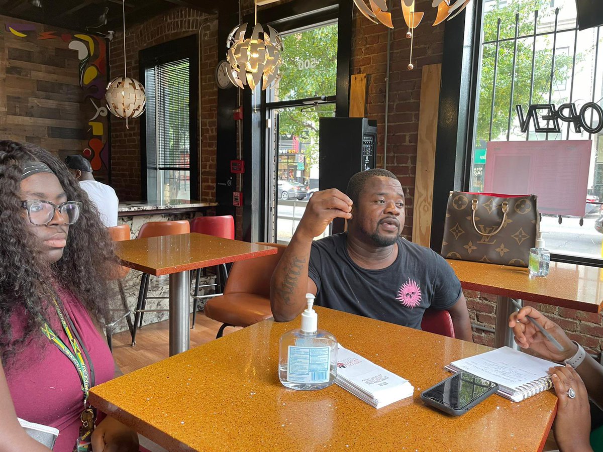 MOAA_DC's tweet photo. Today, #TeamMOAA and our SYEP intern, Olivia, joined @DCPoliceDept’s African Liaison Officer and H Street Main Street Director Saleem to check in with African business owners along #Ward5’s H Street corridor.
#DCValues #DCComeback https://t.co/Rs6cqisFuc