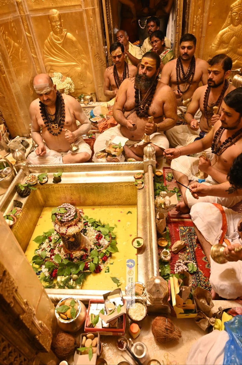 ShriVishwanath's tweet photo. आज दिनाँक 03-08-2023 को श्री काशी विश्वनाथ मंदिर के सप्तऋषि आरती के दर्शन।  #ShriKashiVishwanath #shiva #mahadev #baba #templespa #darshan #blessings #saptrishi #vishwanath #KashiVishwanathDham https://t.co/UF2eOJ2KIm