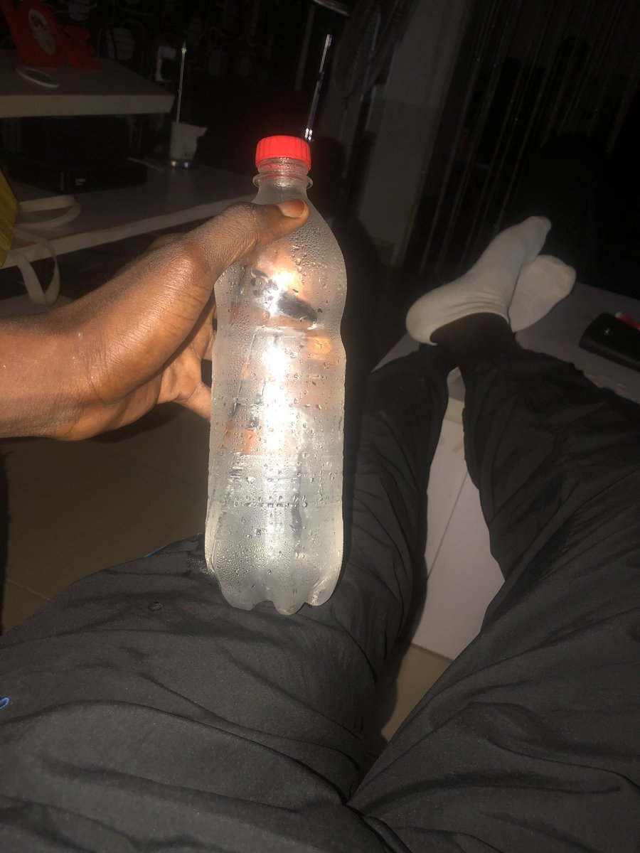 tomovic09's tweet photo. @Maventrading @hunter_4x @Vee_forex Cold water for the hot weather 😂 🚿 https://t.co/Dzuz6utLJq
