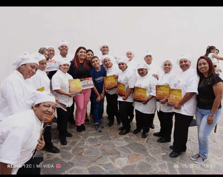 cnaecarabobo's tweet photo. Después de 3 Meses de Formación, 17 Cociner@s de la Patria se graduaron como Especialistas en Cocina Criolla, gracias al Convenio CNAE-CEGAVEN, siendo, la primera Cohorte en certificarse 👩🏼‍🍳💜❤️🔟 🇻🇪

@_LaAvanzadora @pedrodiazg59 @NorelysABolivar @rafaellacava10

#YoIzoMiBandera https://t.co/Jjlu98yo6I