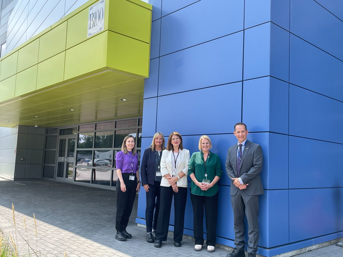 SylviaJonesMPP's tweet photo. Pleased to join the Sanofi team in #Toronto this afternoon.

Thank you for the important discussion and showcasing the research and development and vaccine production happening right here in Ontario. https://t.co/D4auITCZZ1