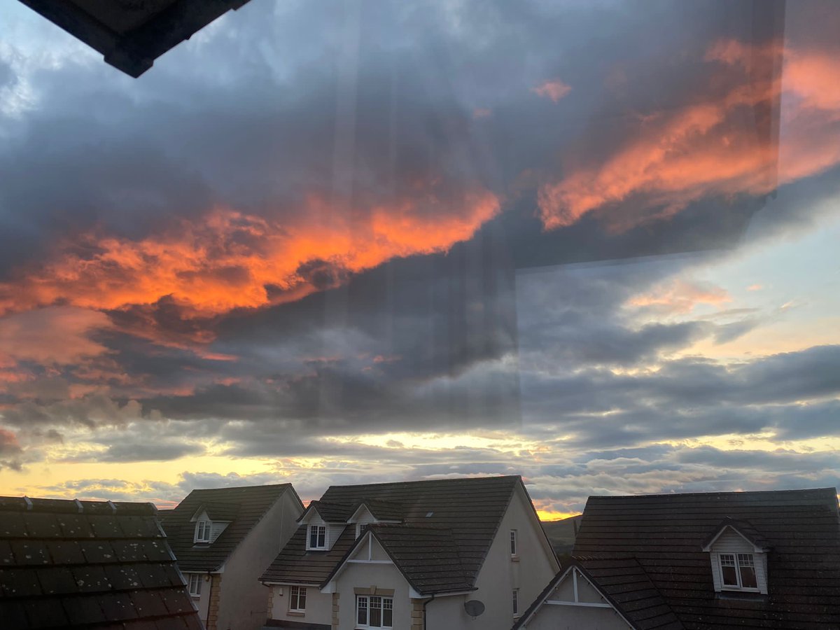 dgreechan's tweet photo. Scary Sky... https://t.co/MV3uMrTfNv