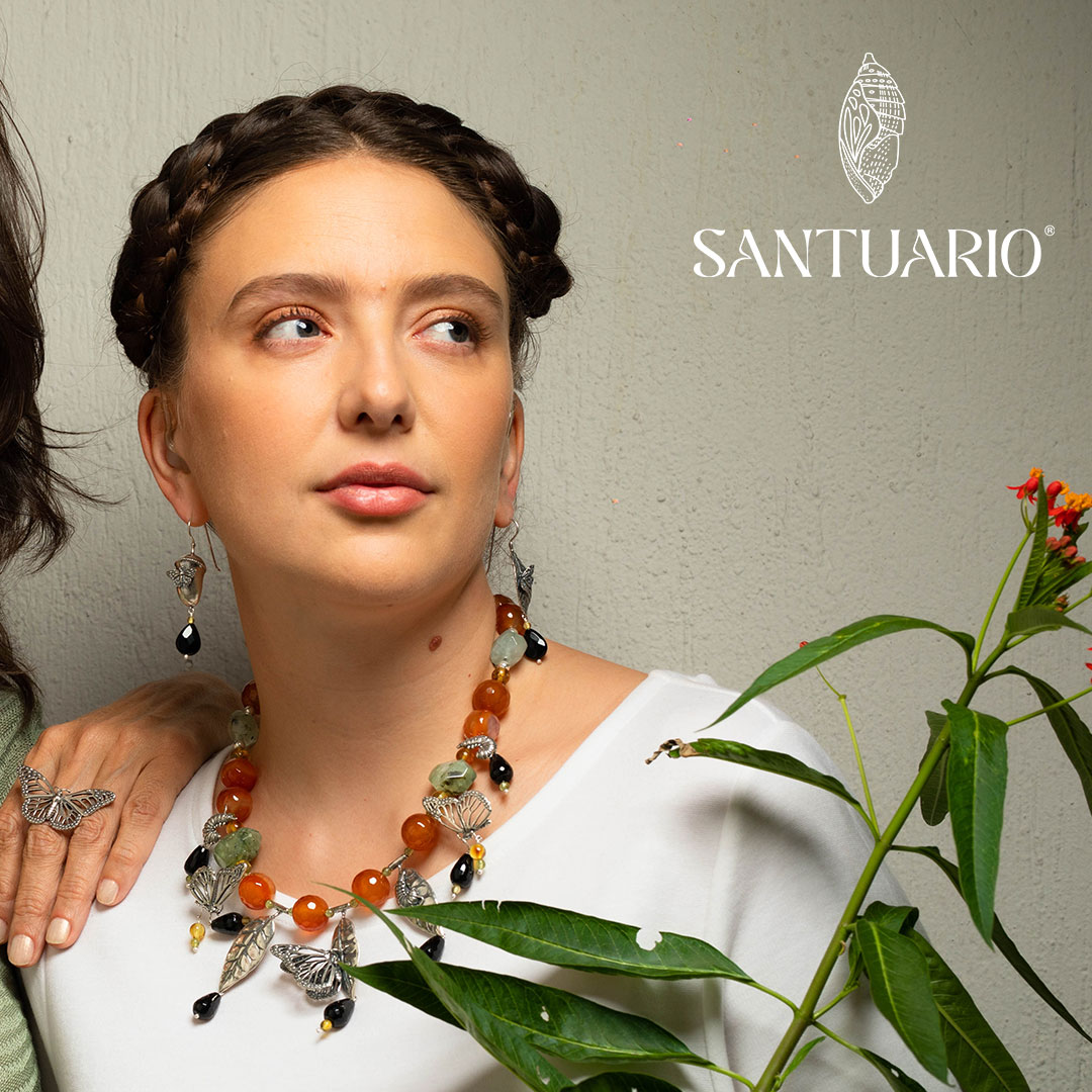 La mariposa monarca es nuestro símbolo de transición, de una nueva oportunidad, de la paciencia de los procesos de transformación para crecer, adaptarnos y migrar.