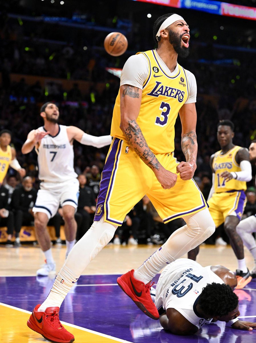 LakersLead's tweet image. THIS ANTHONY DAVIS PHOTO IS SO COLD 🥶