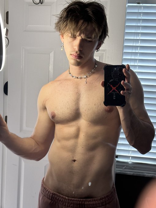 Giving away a few free OF subs &bull;rt and follow to enter https://t.co/K7LsPplMIp