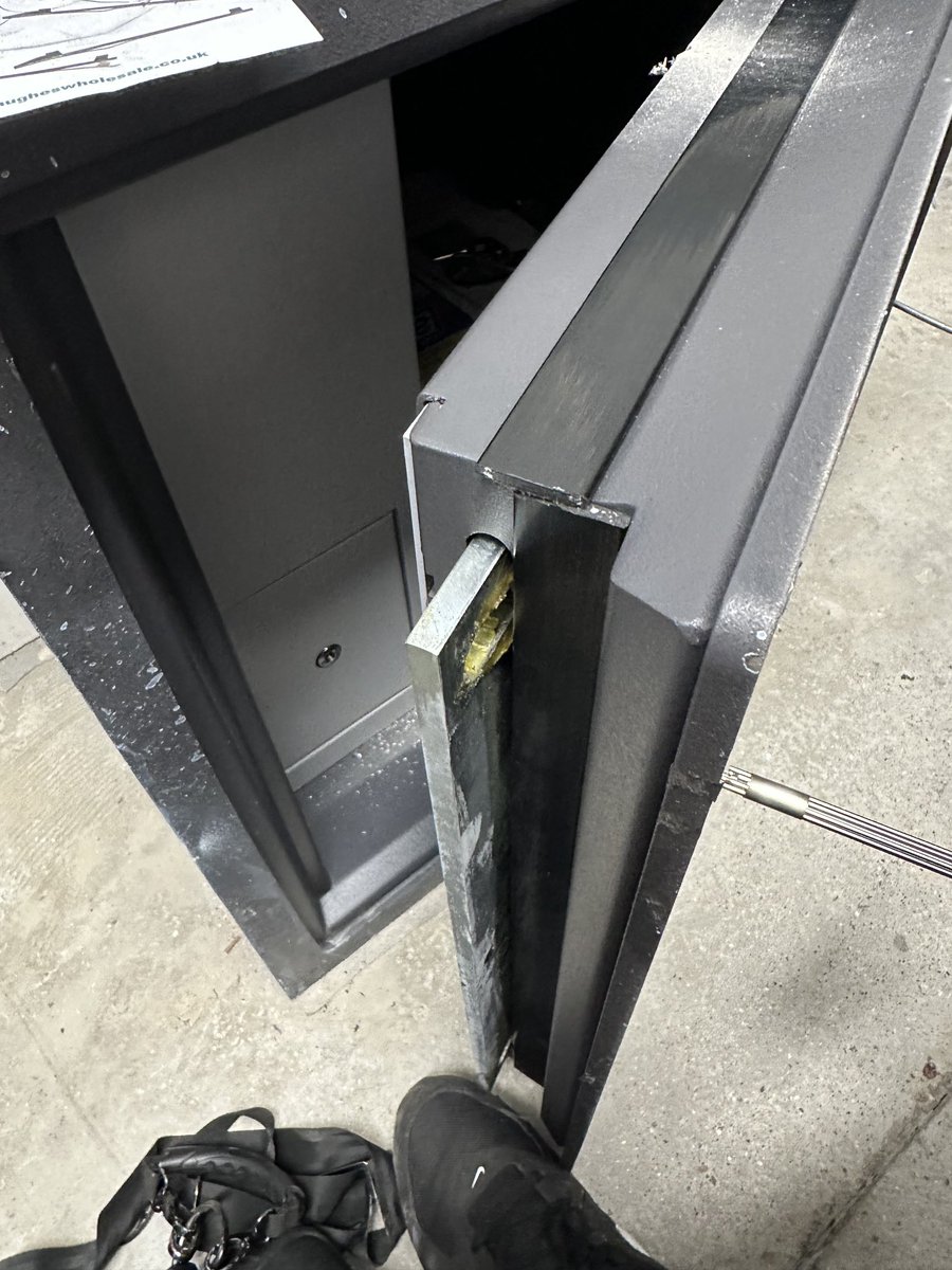 Picking a Fichet safe open.