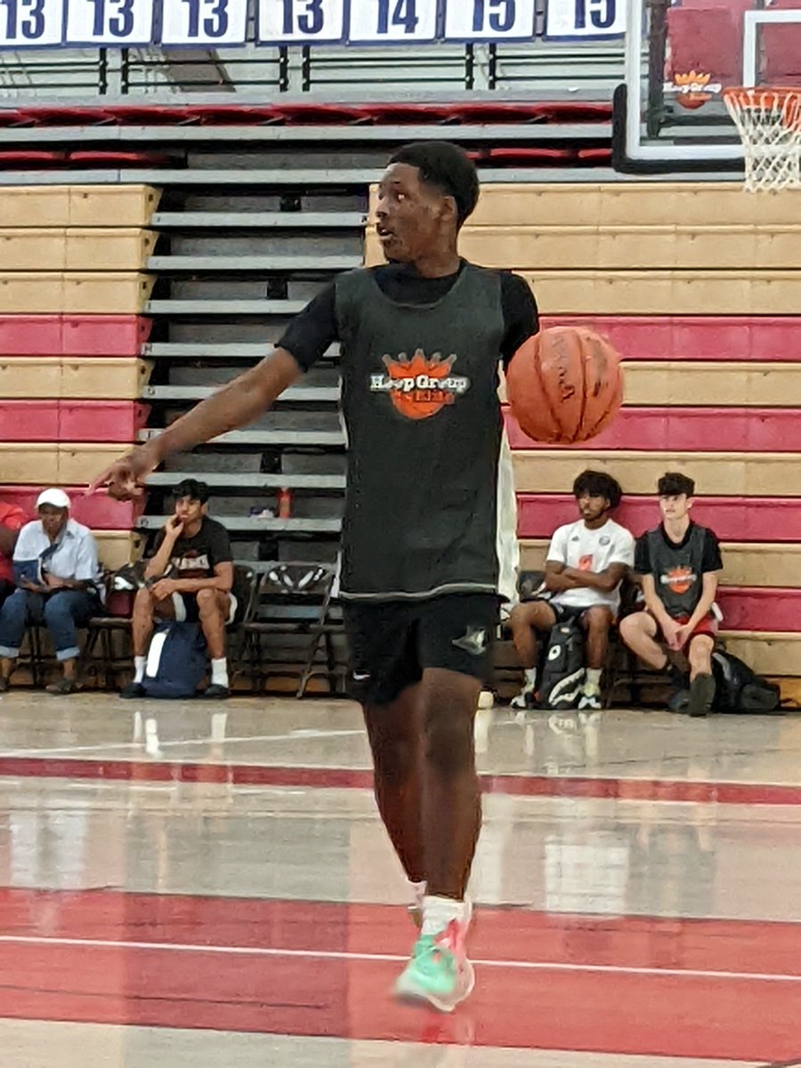 chickg3's tweet photo. Thursday Eye-Catchers @TheHoopGroup Future All American Camp Team 9 (Black)- 5'9" '26 Chase Peterson (p-l) (Gonzaga College HS DC), 6'3" '26 Desmond Bellot (p-top) (Cats Academy MA) &amp; 6'5" '26 Jasiah Jervis (p-bottom) (Archbishop Stepinac NY). https://t.co/akwS8jqQzP