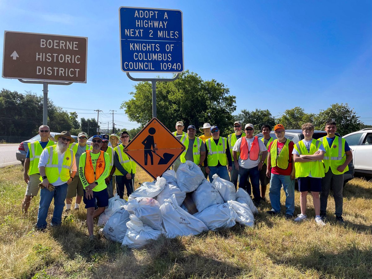 DMWT_Program's tweet image. #KnightsOfColumbus Council, St. Peters 10940 took on a mission to clean their community! Their group was able to collect 20 bags of trash. We admire their commitment to serving and keeping our #TexasHighways #LitterFree! #AdoptAHighway #DontmesswithTexas