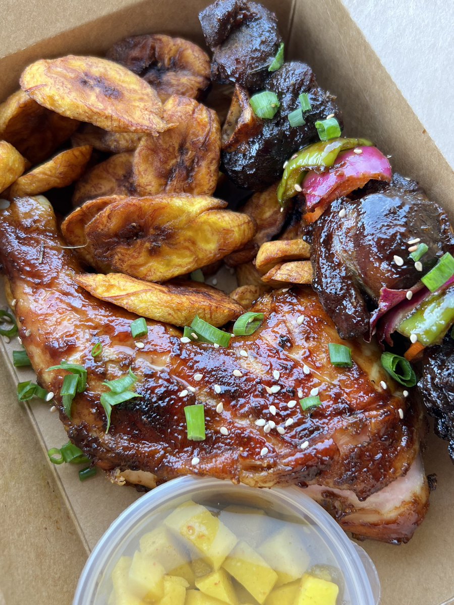 lukas_kitchen's tweet photo. lukas_kitchen_256, Grace ur Guests with our mini meat pack meal! at 20k
Taking orders from 10 packs and mo more.
#coperasconlosfedericos #coperatemeetingsmeal #coperate #meeting #banks #StandardBank https://t.co/3WfVFlwMoB