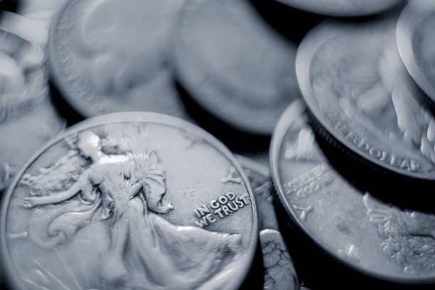Jrgen770532's tweet photo. "Junk Silver Pro: Offers a cheaper investment opportunity in #JunkSilver Contra: It's not that easy to get. #Precious metals" https://t.co/0jXvQNf5DY