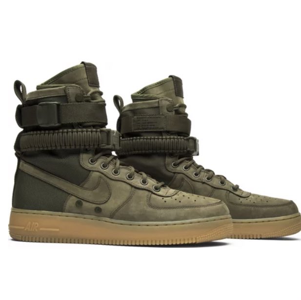 chambreso's tweet photo. I’ve been dreaming about these kicks since I was a little kid 😭 I need them #nike #sneakerwars #shoesoftheday https://t.co/8NlKEMDlOE