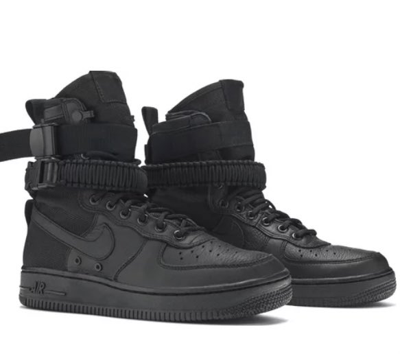 chambreso's tweet photo. I’ve been dreaming about these kicks since I was a little kid 😭 I need them #nike #sneakerwars #shoesoftheday https://t.co/8NlKEMDlOE